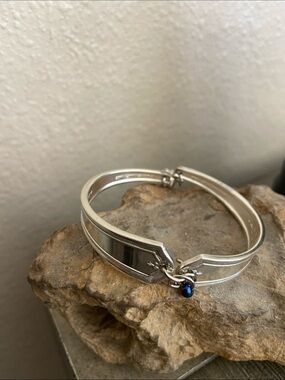 Vintage Oneida Community Silver Hinged Bangle Bracelet